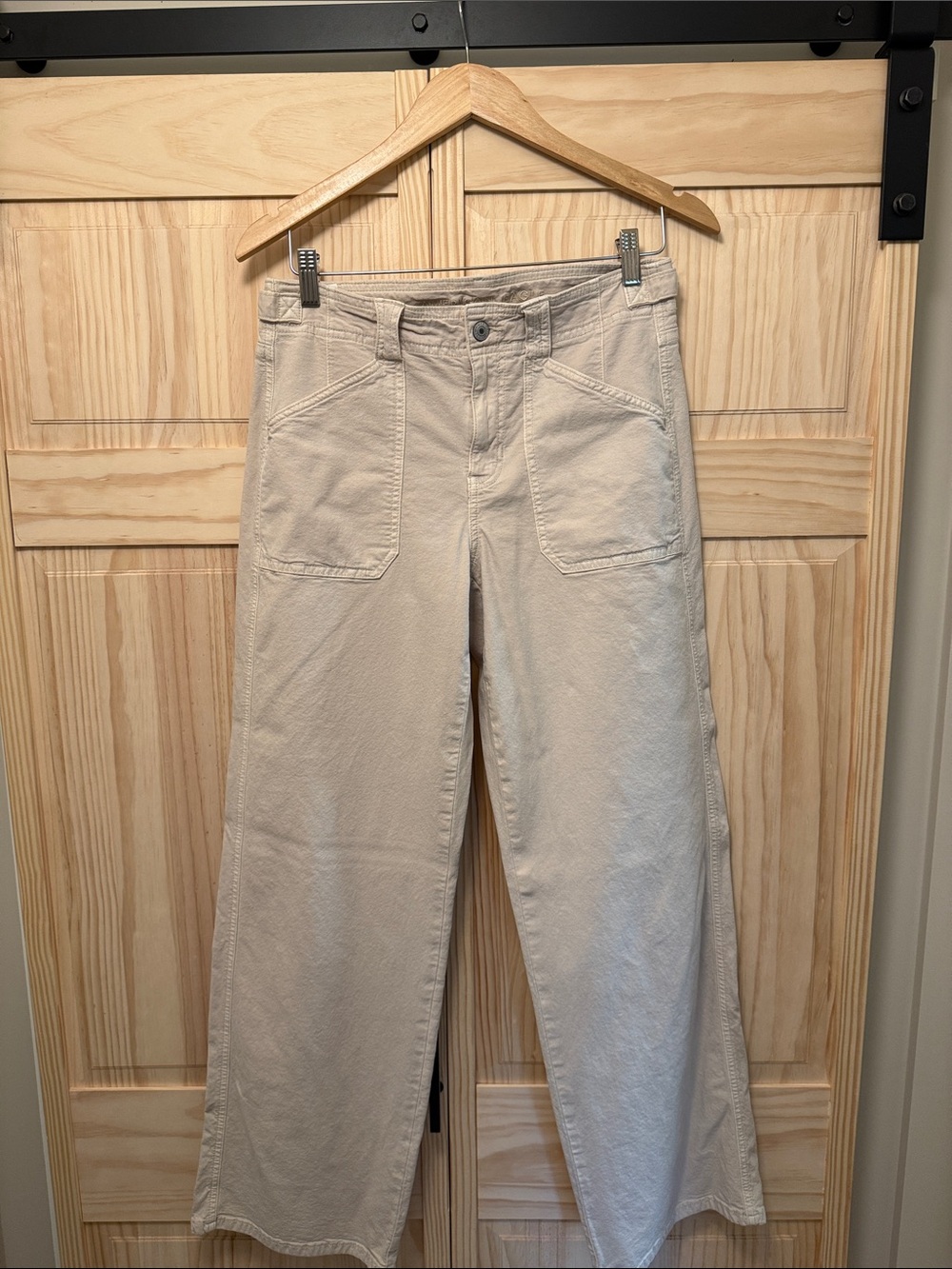 American Eagle Outfitters Wide-Leg Jeans in Light Beige